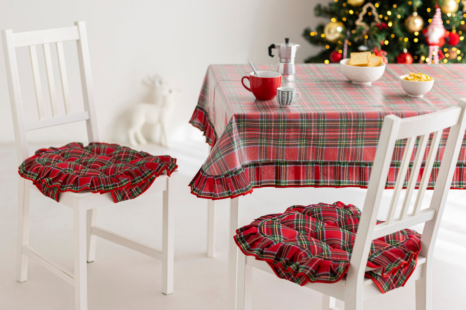 Tovaglia Natalizia 12 Posti 140x230 Antimacchia con Volant Plastificata cotone poliestere Linea Tartan