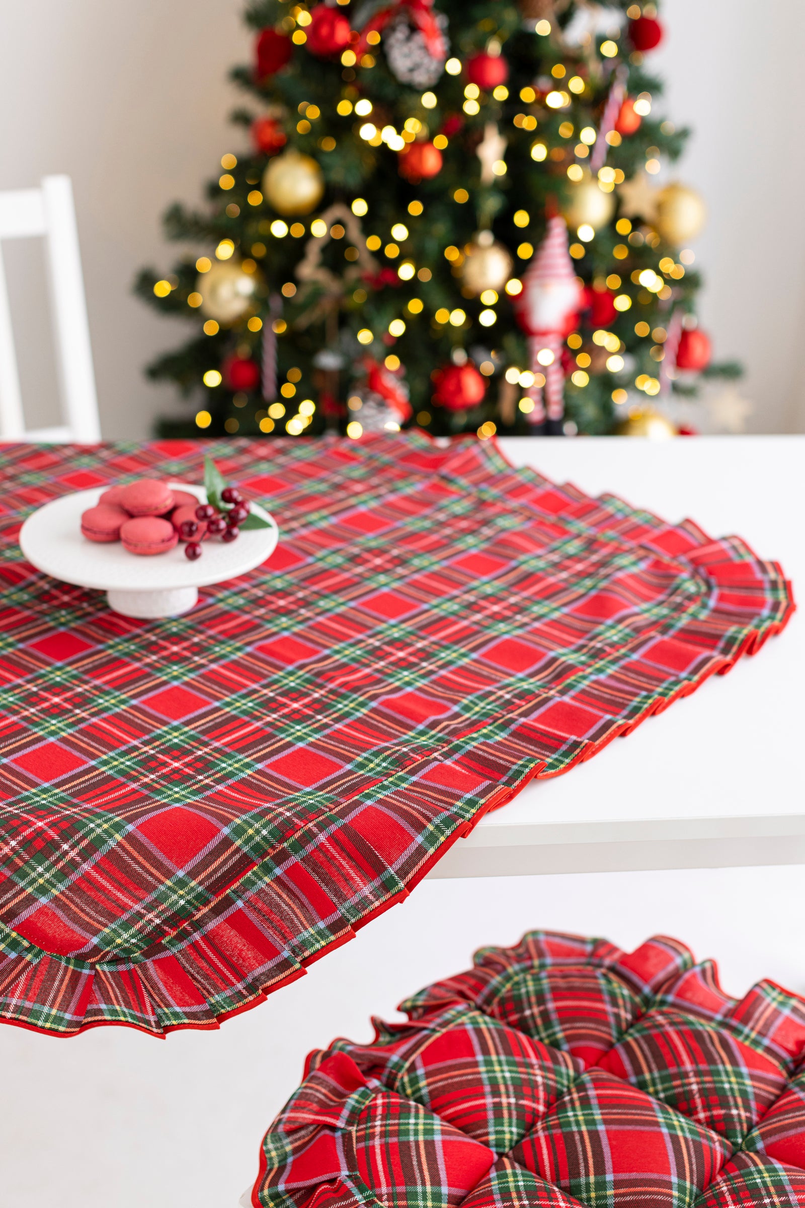 Centrotavola Tartan in Cotone e Poliestere con Volant 90x90 cm