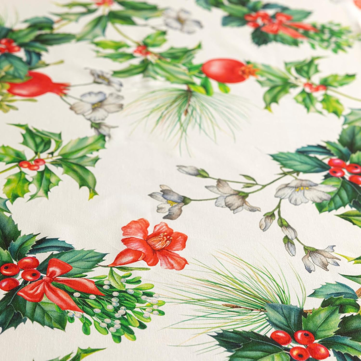 Tovaglia Natalizia Agrifoglio – Rettangolare 100% Cotone – Stampa Digitale – 6/12/18 Posti – Made in Italy