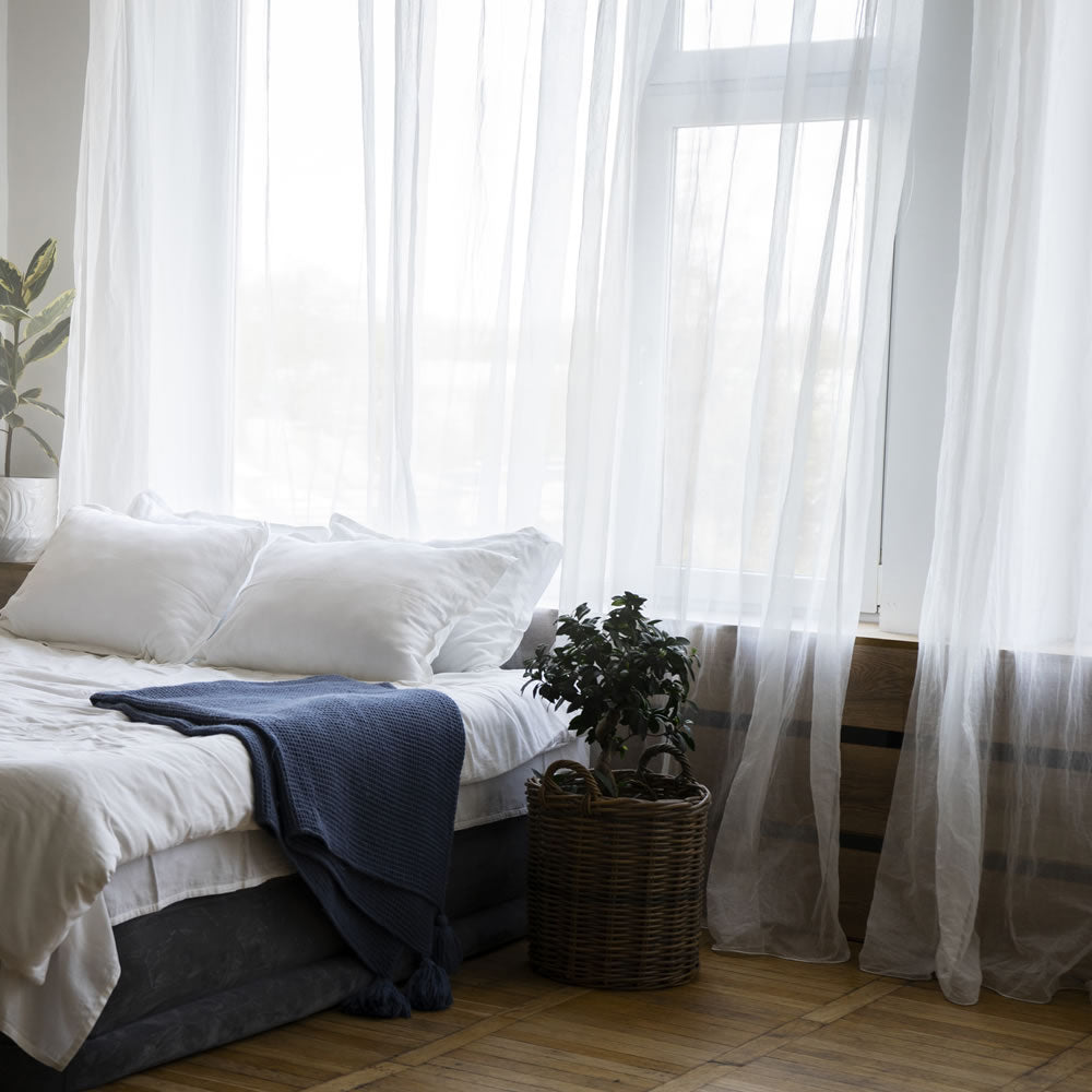 Tenda camera da letto, quale tessuto scegliere e quali colori abbinare