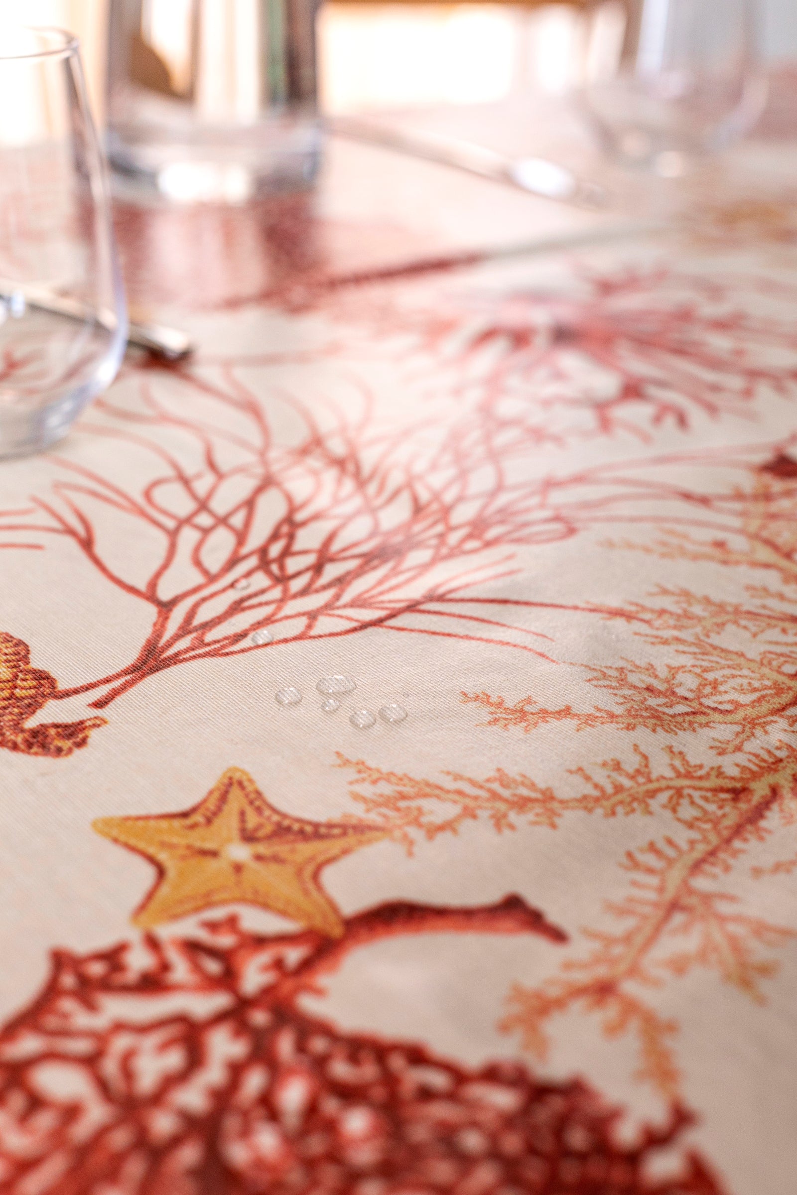 Tovaglia plastificata 4 posti 150x150 per tavolino colori rosso azzurro fantasia Coralli